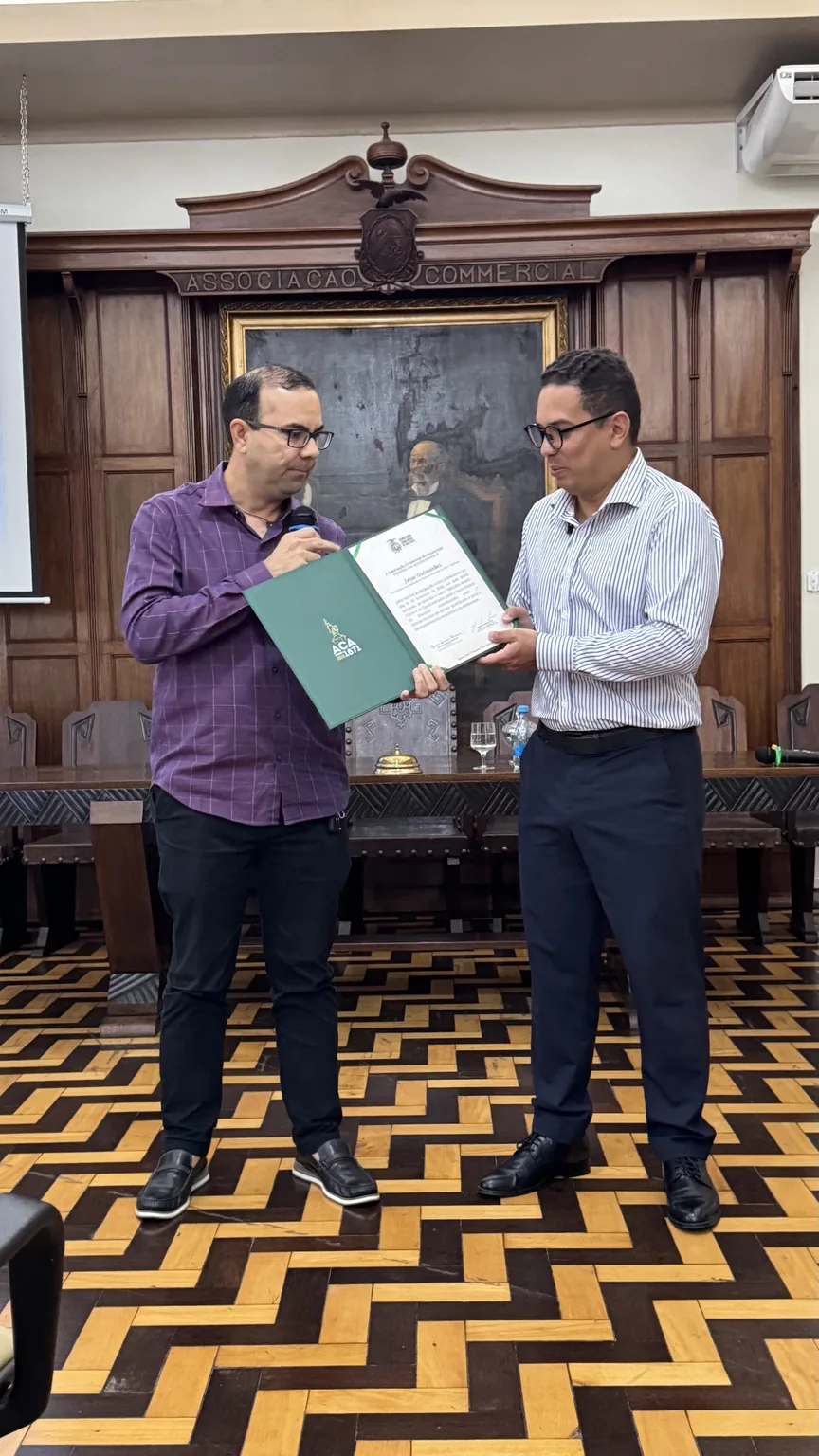 Reconhecimento institucional na Associação Comercial do Amazonas.