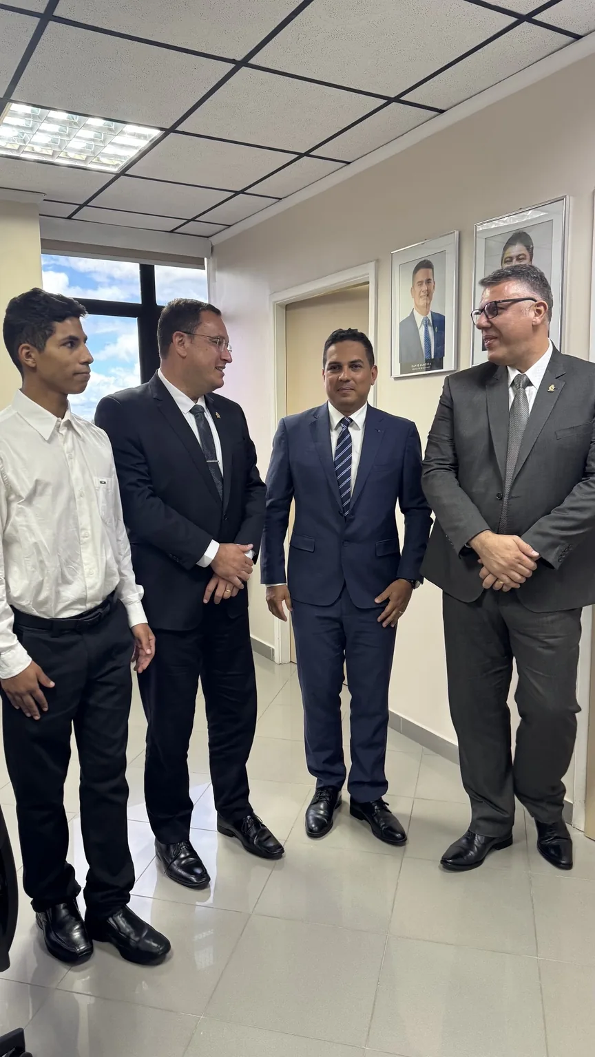Reunião institucional na Câmara Municipal de Manaus.