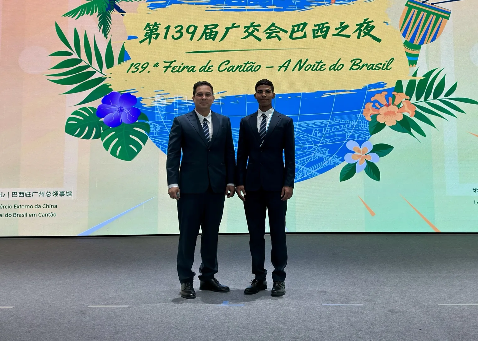 Jessé e seu filho na Noite do Brasil da Canton Fair.