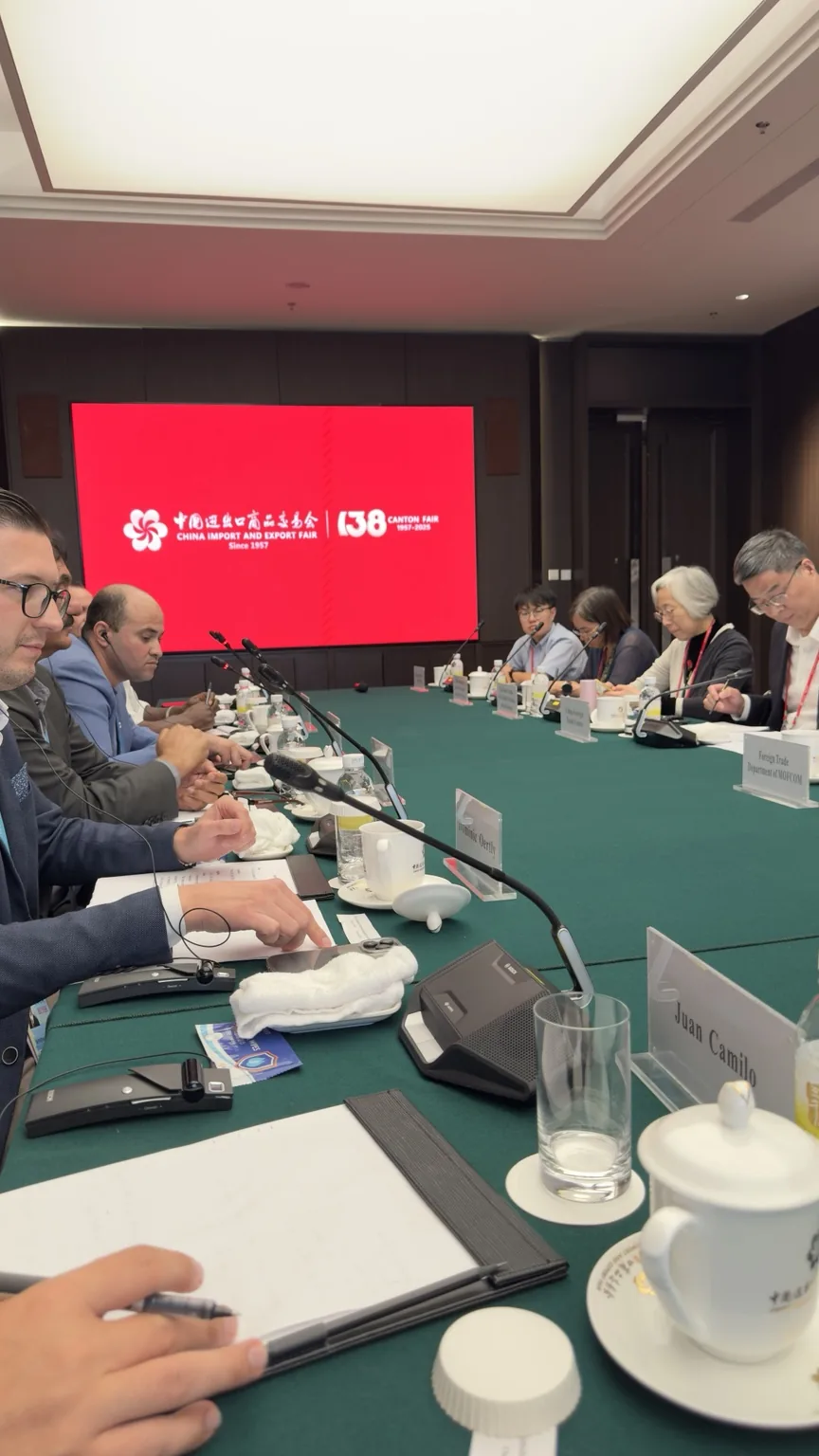 Reunião institucional durante a 138ª Canton Fair.