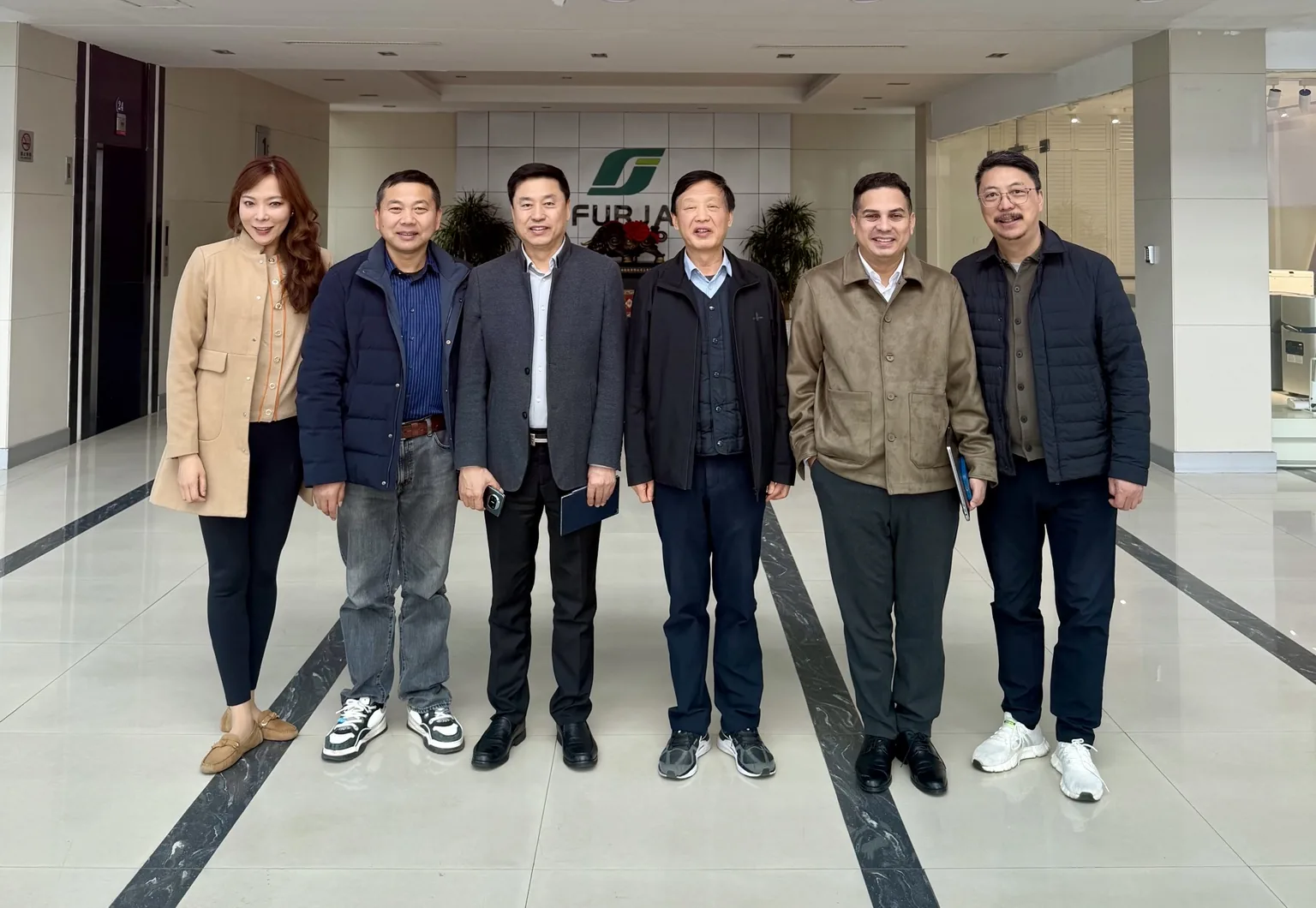 Visita à diretoria da China Construction e ecossistemas de infraestrutura.