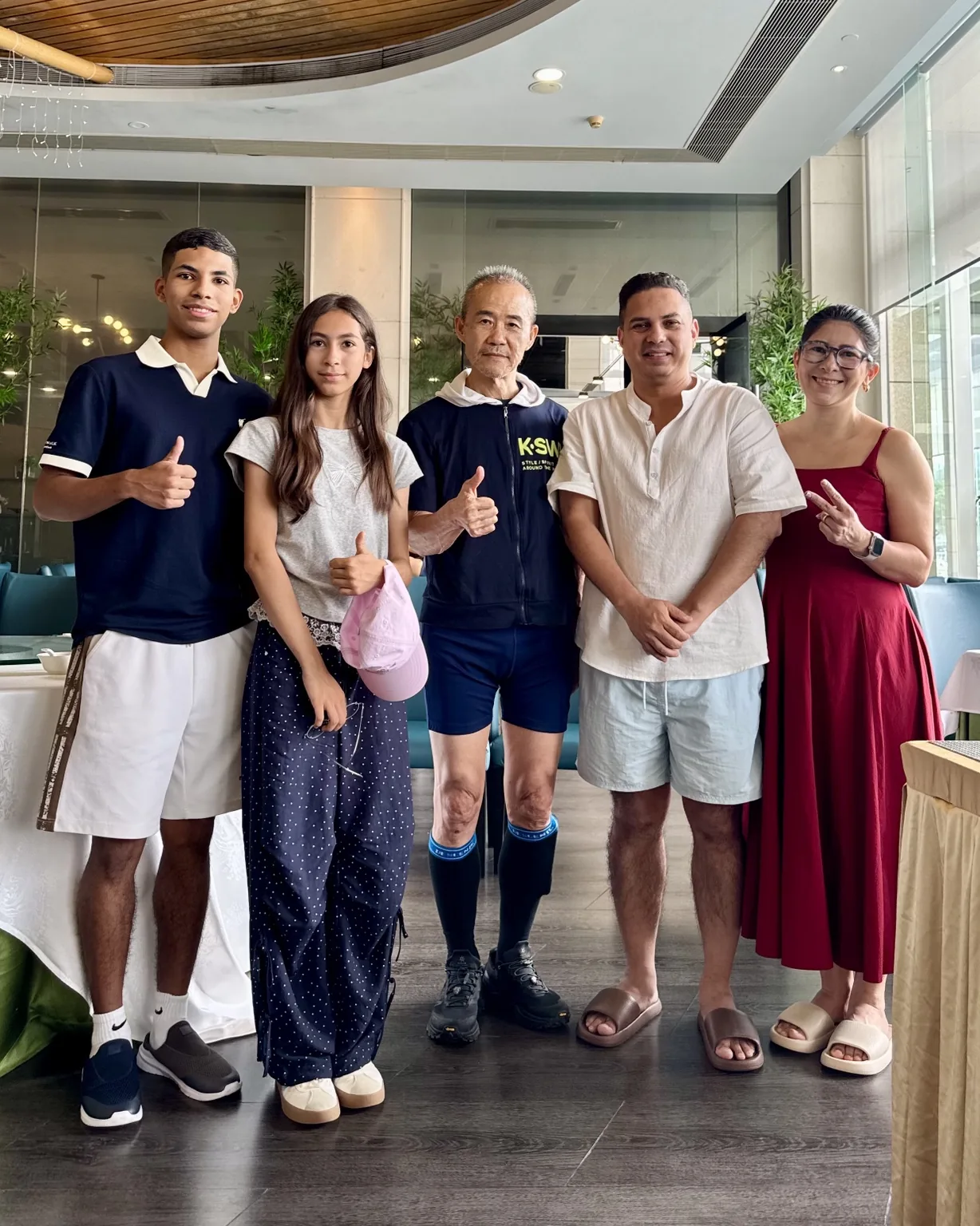 Encontros pessoais e familiares com líderes empresariais chineses ao longo da jornada.