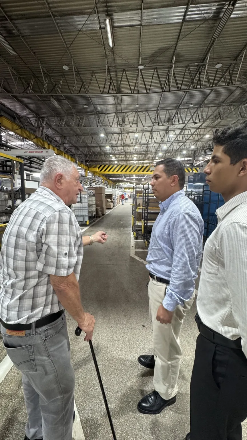 Discussões sobre operação fabril, cadeia produtiva e competitividade.